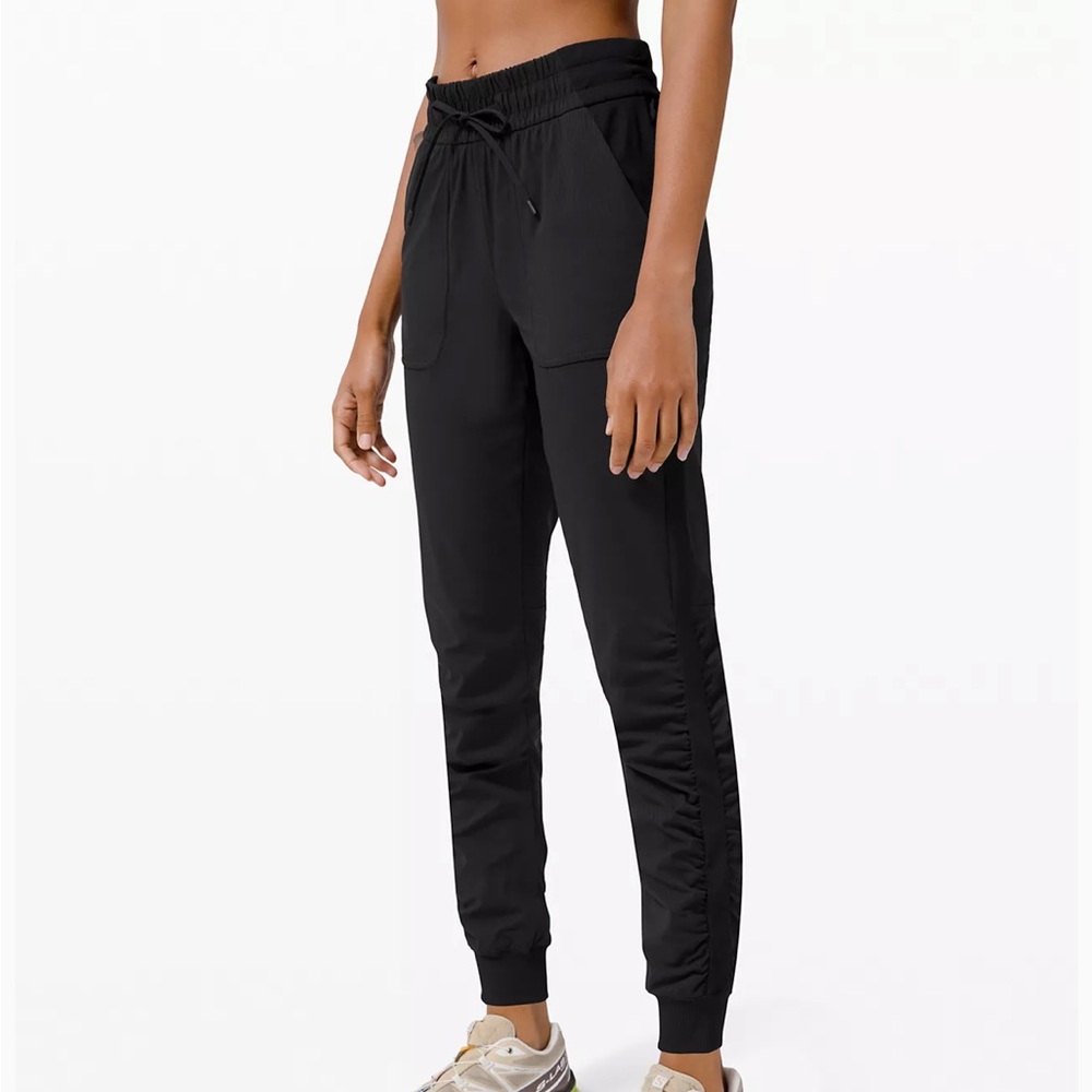 Lululemon beyond the studio jogger size 4